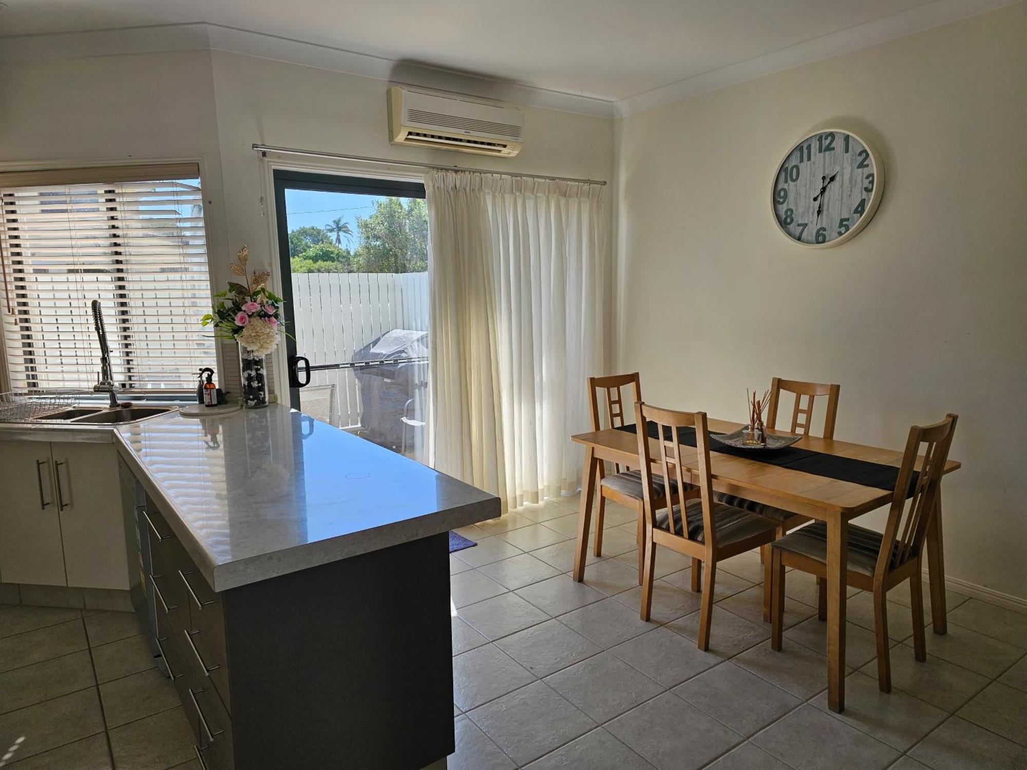 Koola Beach Apartments Bargara Buitenkant foto