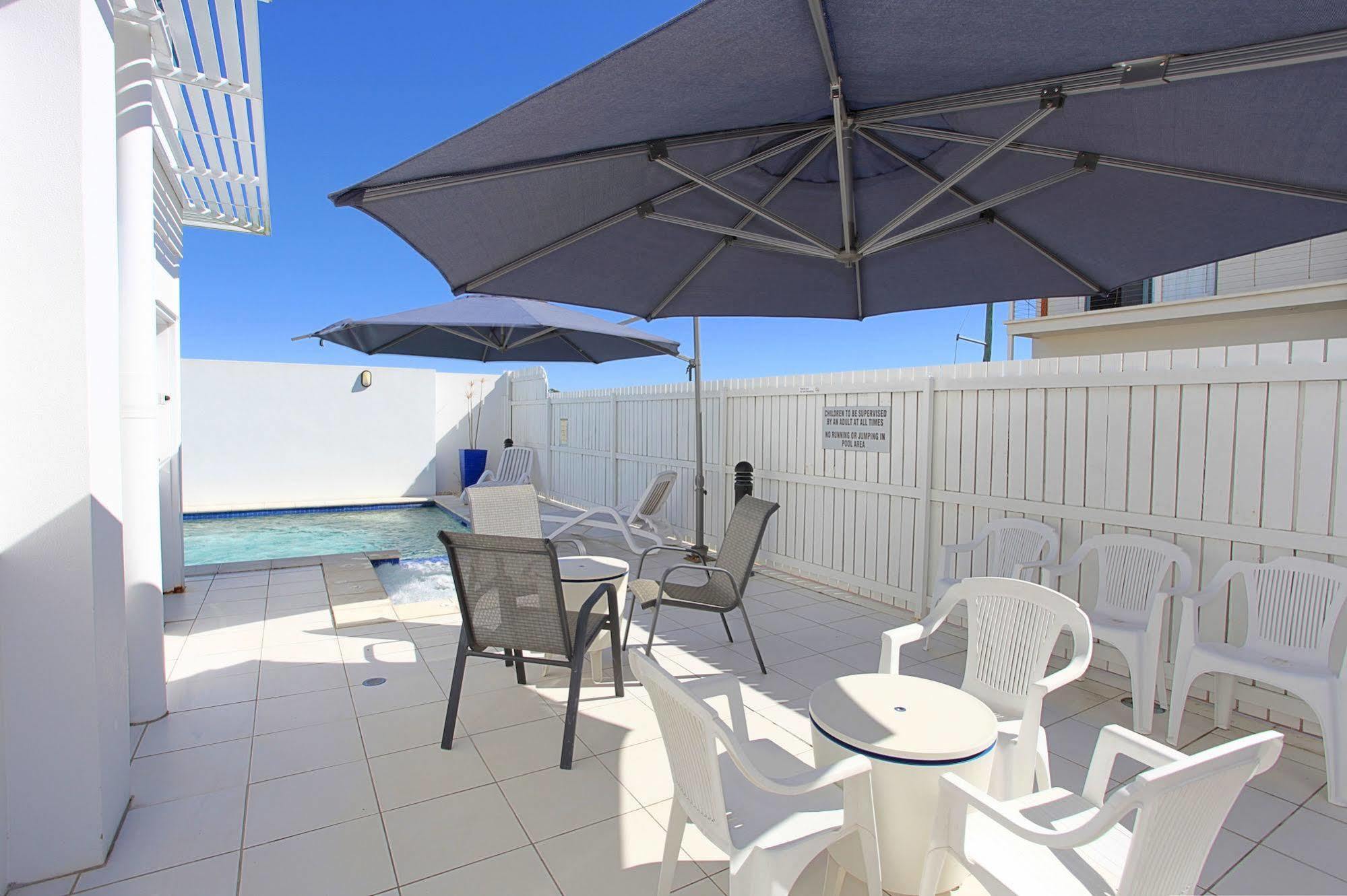 Koola Beach Apartments Bargara Buitenkant foto